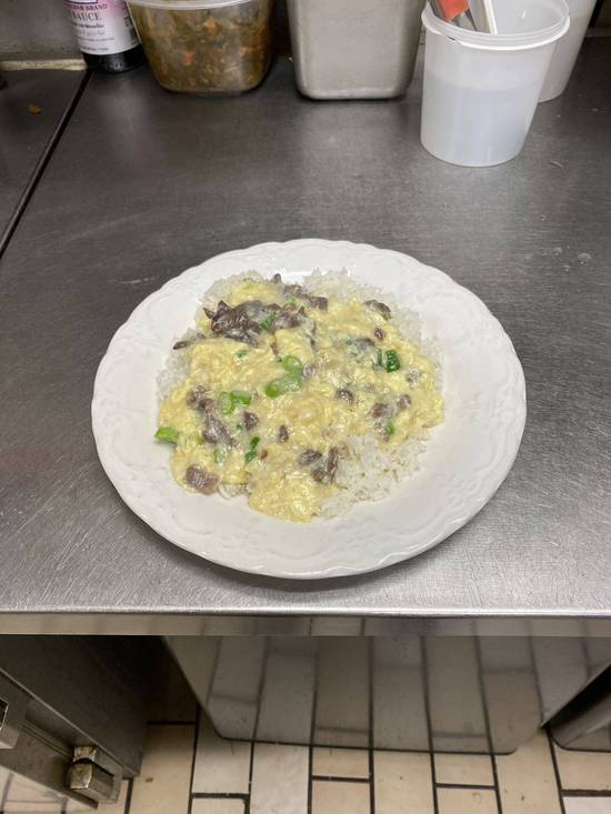 6. 滑蛋牛肉飯 / Scrambled Eggs & Beef with Rice